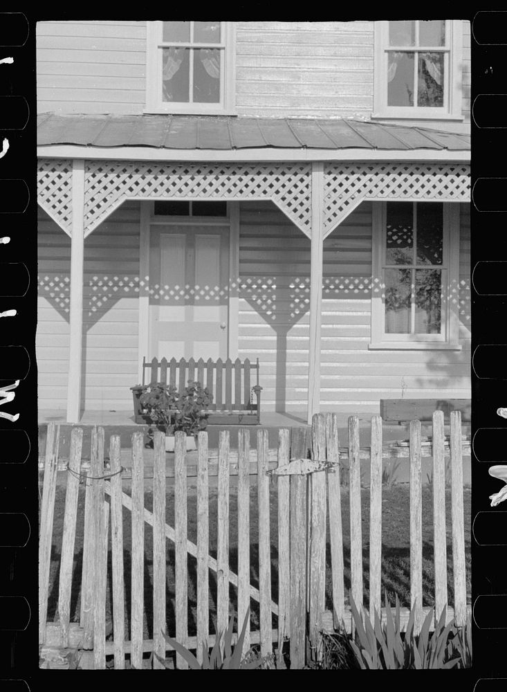 House in Boonsboro, Maryland. Sourced from the Library of Congress.