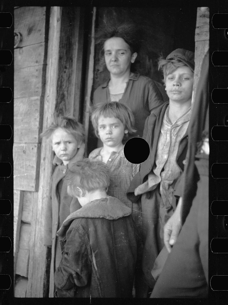 [Untitled photo, possibly related to: The Blizzard family, Kempton, West Virginia]. Sourced from the Library of Congress.
