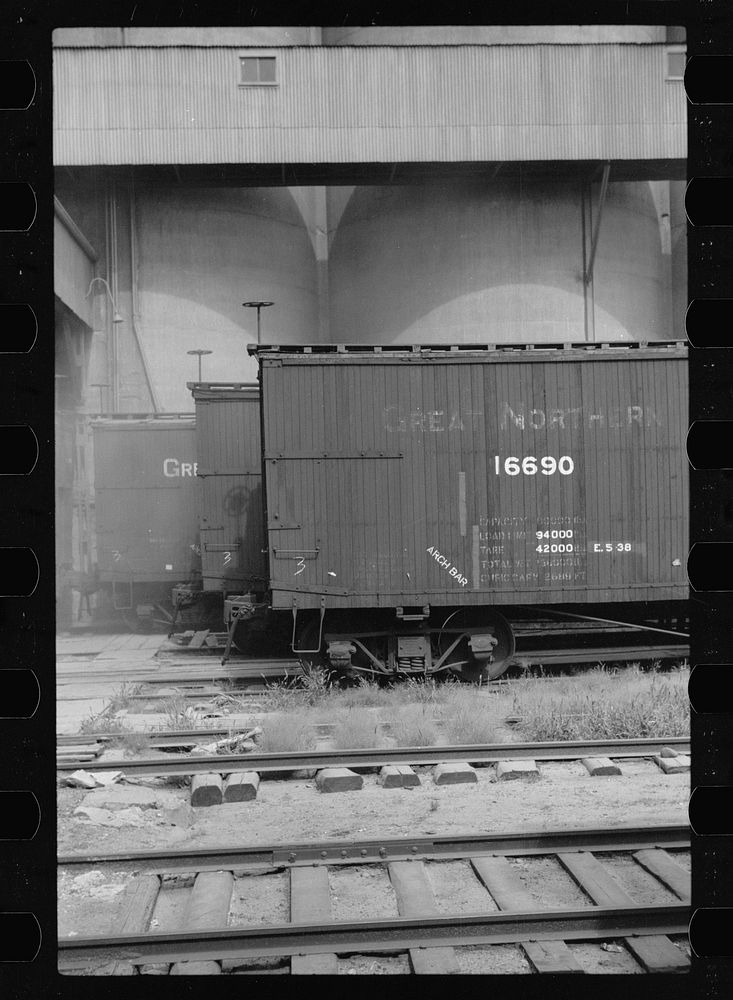 [Untitled photo, possibly related to: Grain elevator, Minneapolis, Minnesota]. Sourced from the Library of Congress.