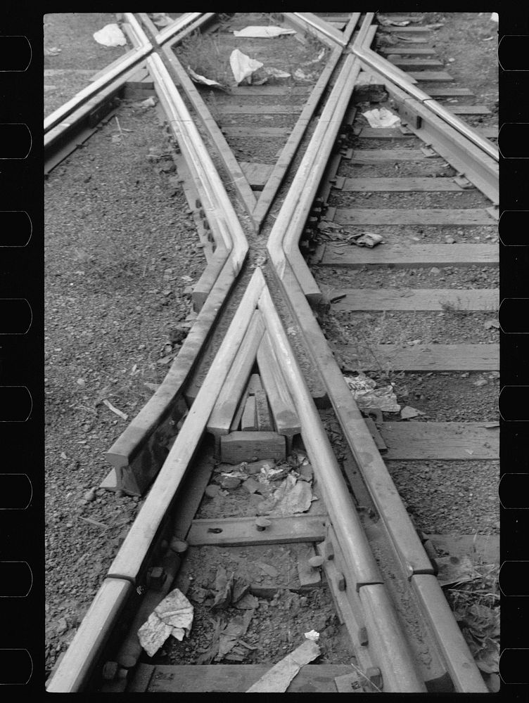 Railroad tracks, Minneapolis, Minnesota. Sourced from the Library of Congress.