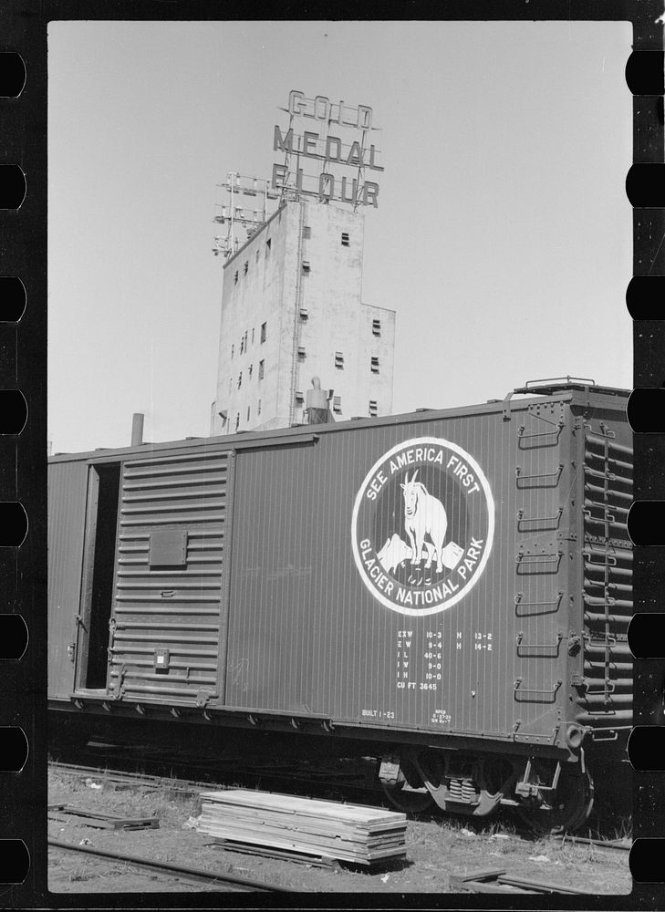 Freight car and flour mill, Minneapolis, Minnesota. Sourced from the Library of Congress.