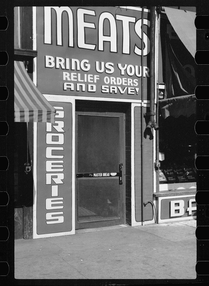 Grocery store in poor district, Minneapolis, Minnesota. Sourced from the Library of Congress.