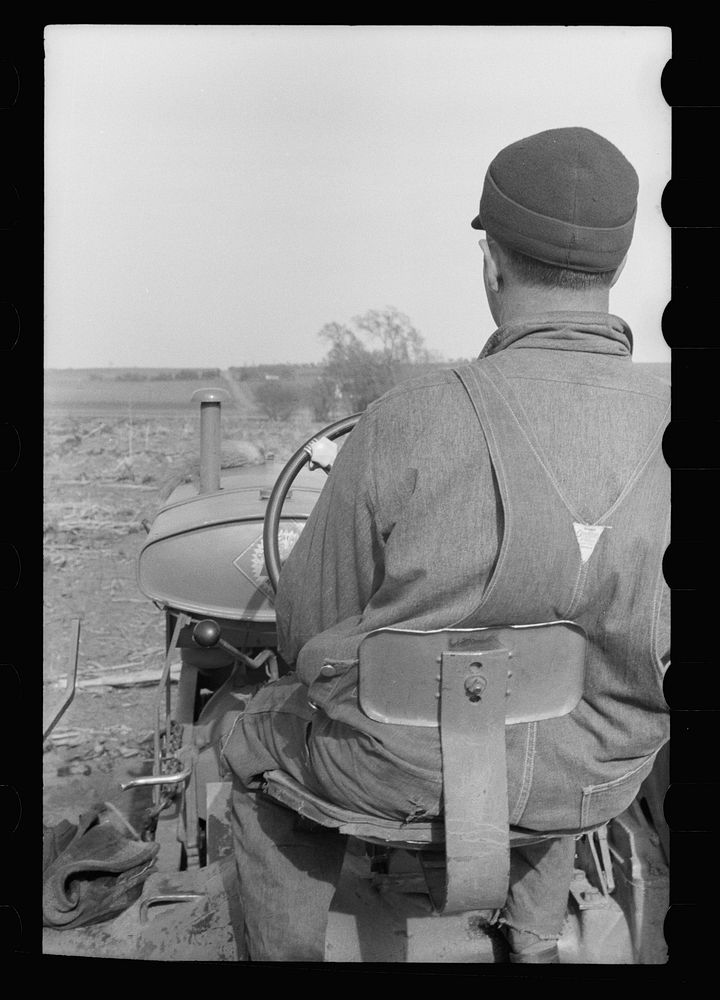 Tractor driver, Harrison County, Iowa. Sourced from the Library of Congress.