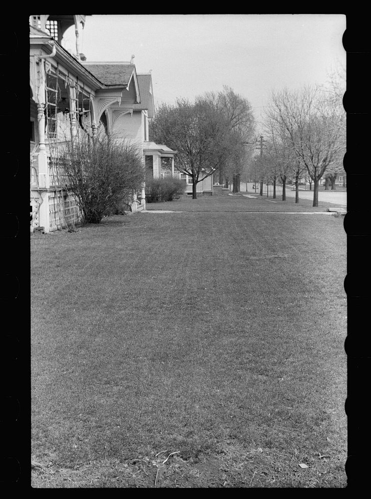 [Untitled photo, possibly related to: Residence, Grundy Center, Iowa]. Sourced from the Library of Congress.