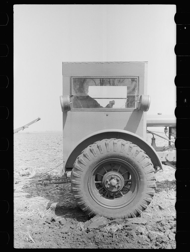 Tractor with cab, Grundy County, Iowa. Sourced from the Library of Congress.