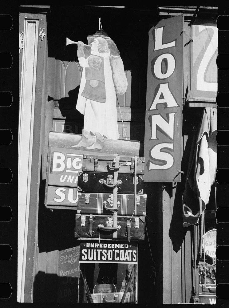 Pawnshop in Gateway District, Minneapolis, Minnesota. Sourced from the Library of Congress.