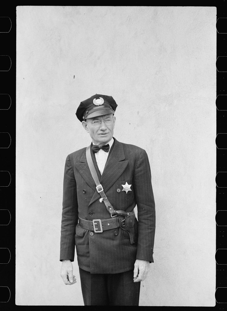 Town policeman, Litchfield, Minnesota. Sourced from the Library of Congress.