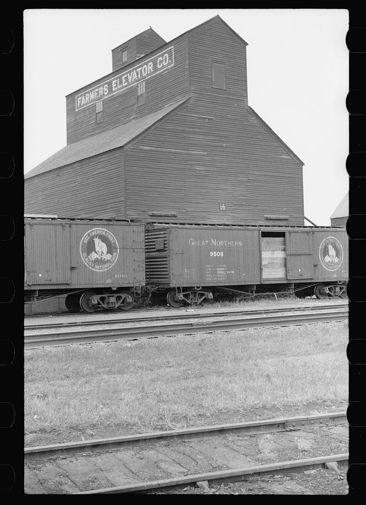 [Untitled photo, possibly related to: Country grain elevator, Litchifeld, Minnesota]. Sourced from the Library of Congress.
