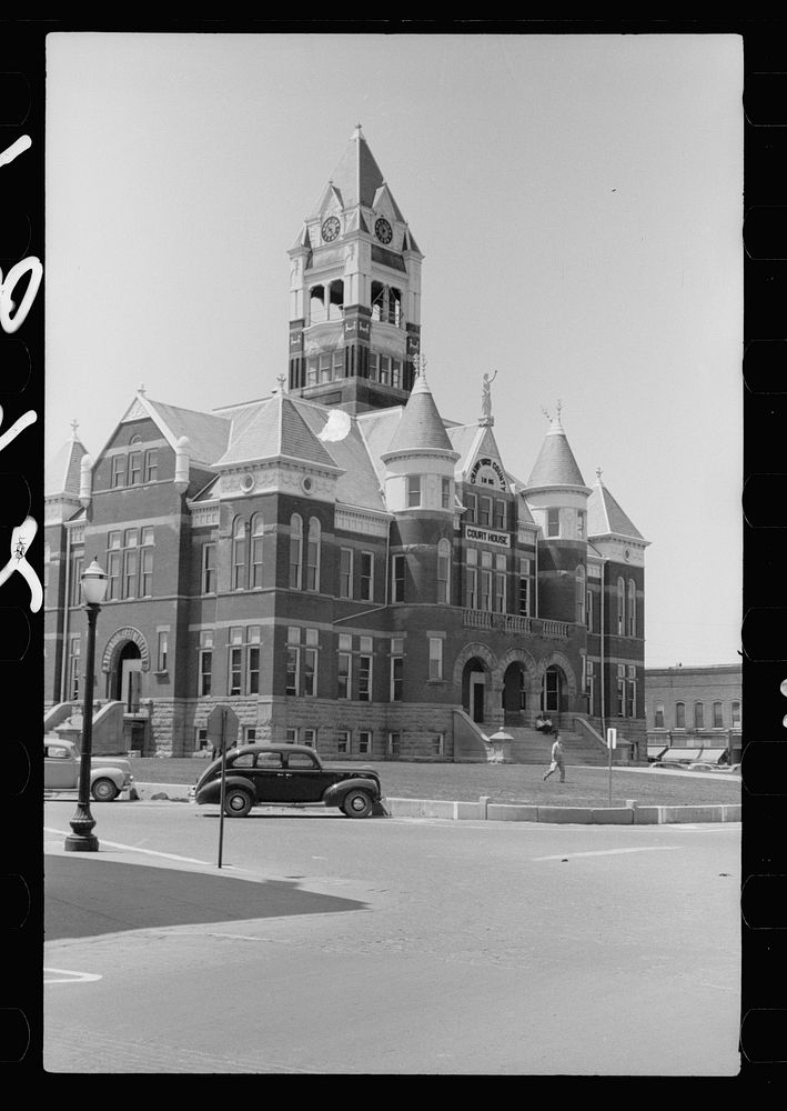 [Untitled photo, possibly related to: Courthouse, Crawford County, Robinson, Illinois]. Sourced from the Library of Congress.