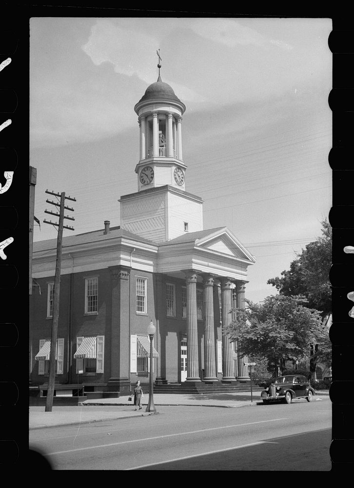 Courthouse, Carlisle, Pennsylvania. Sourced from the Library of Congress.