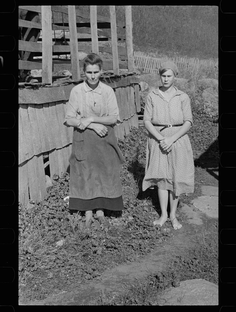 [Untitled photo, possibly related to: Fanny Corbin, the mother of twenty-two children, Shenandoah National Park, Virginia].…