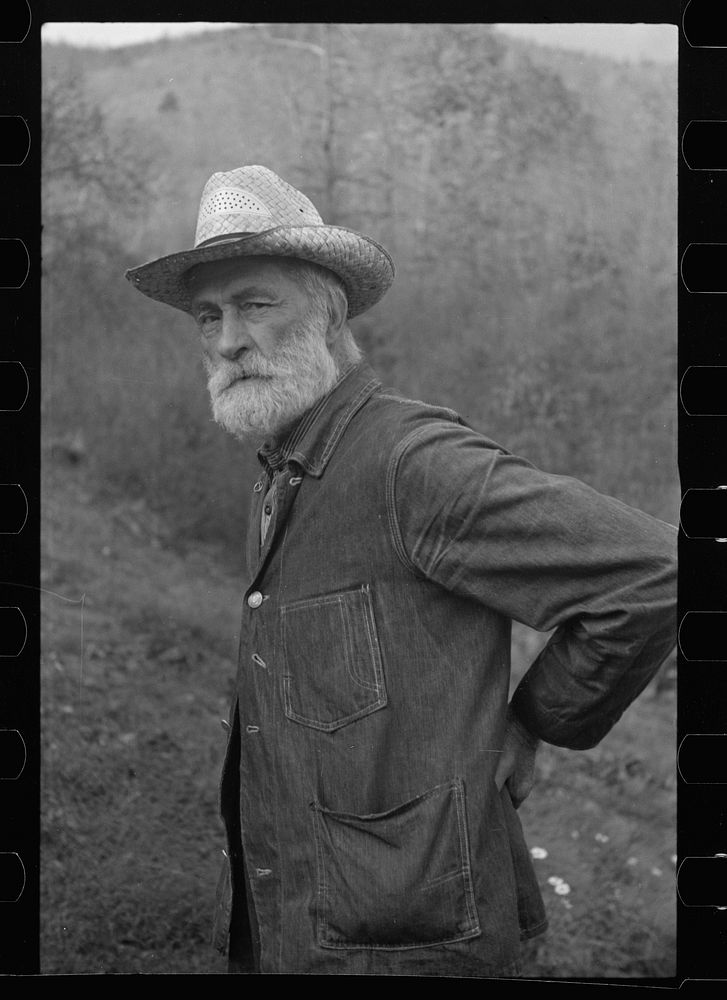 Russ Nicholson, grandfather of all the Nicholsons in Nicholson Hollow, Virginia. Sourced from the Library of Congress.