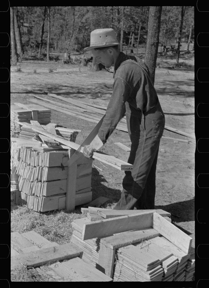 Cutting wood for shingles, Jackson County, Alabama. Sourced from the Library of Congress.