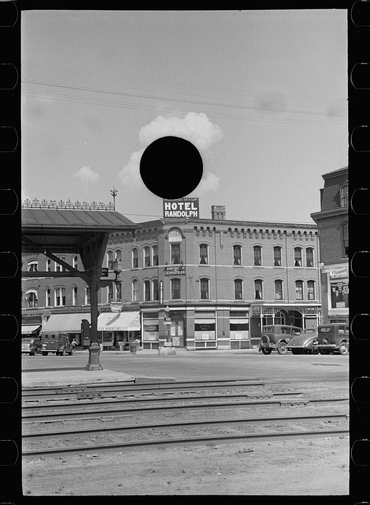 [Untitled photo, possibly related to: Scene at station in Randolph, Vermont]. Sourced from the Library of Congress.