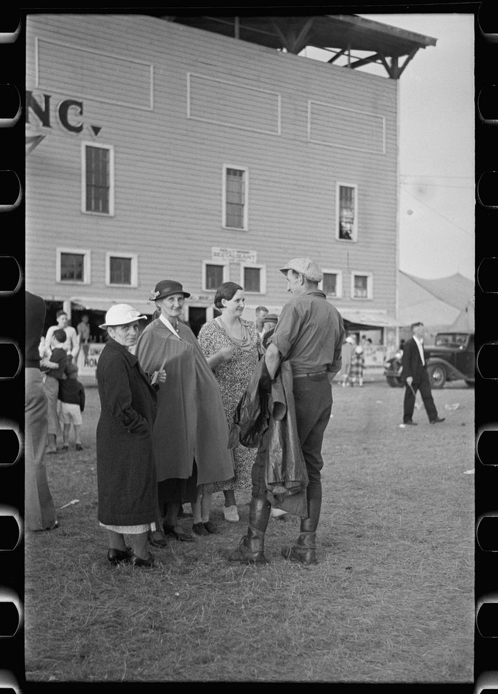 Farm folks at the fair, Essex Junction, Vermont. Sourced from the Library of Congress.