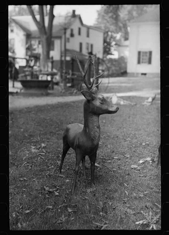 Garden monuments, Rockland, Maine. Sourced from the Library of Congress.