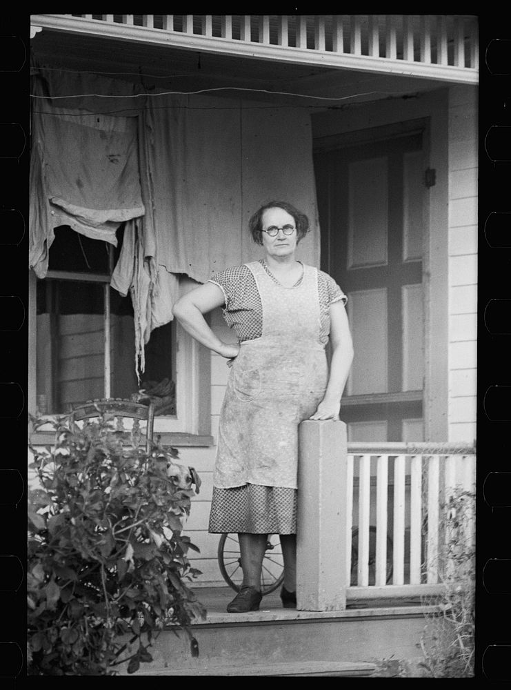 Wife of resettled farm tenant, Tompkins County, New York. Sourced from the Library of Congress.