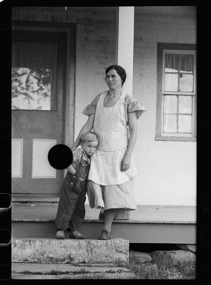 [Untitled photo, possibly related to: Mrs. Hallett and Mrs. Weber with their children, Tompkins County, New York]. Sourced…