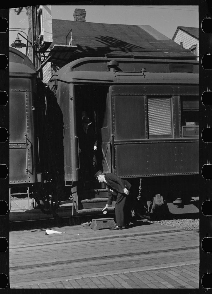 Conductor placing step for the passengers, Hagerstown, Maryland. Sourced from the Library of Congress.