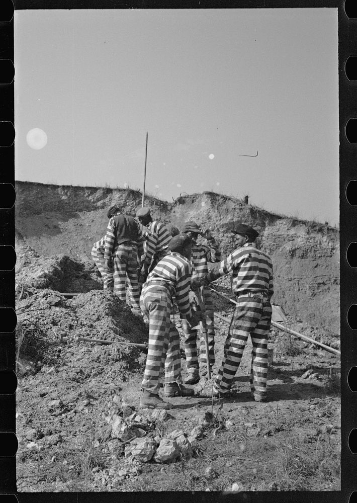 [Untitled photo, possibly related to:  road gang, Jefferson County, Alabama]. Sourced from the Library of Congress.