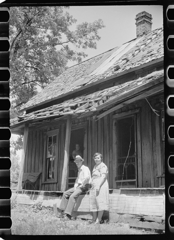 Former home of a Wabash Farms settler, (Liston Barnes) Martin County, Indiana. Sourced from the Library of Congress.