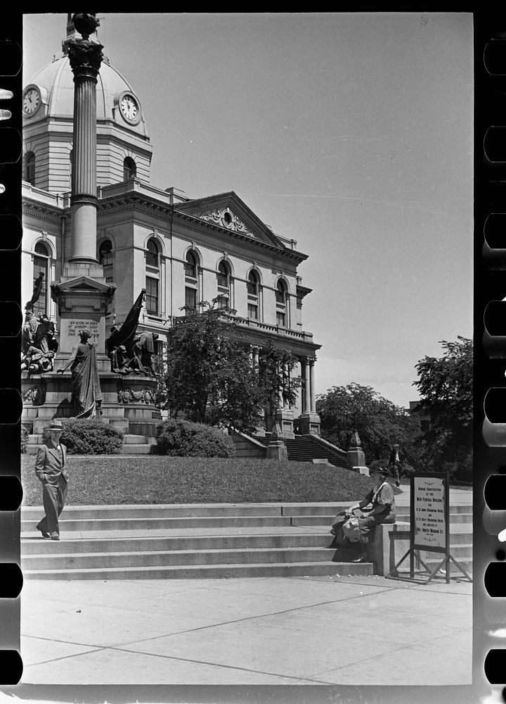 [Untitled photo, possibly related to: Courthouse steps. Peoria, Illinois]. Sourced from the Library of Congress.