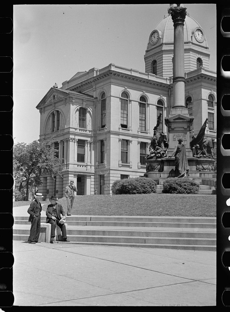 [Untitled photo, possibly related to: Courthouse steps. Peoria, Illinois]. Sourced from the Library of Congress.