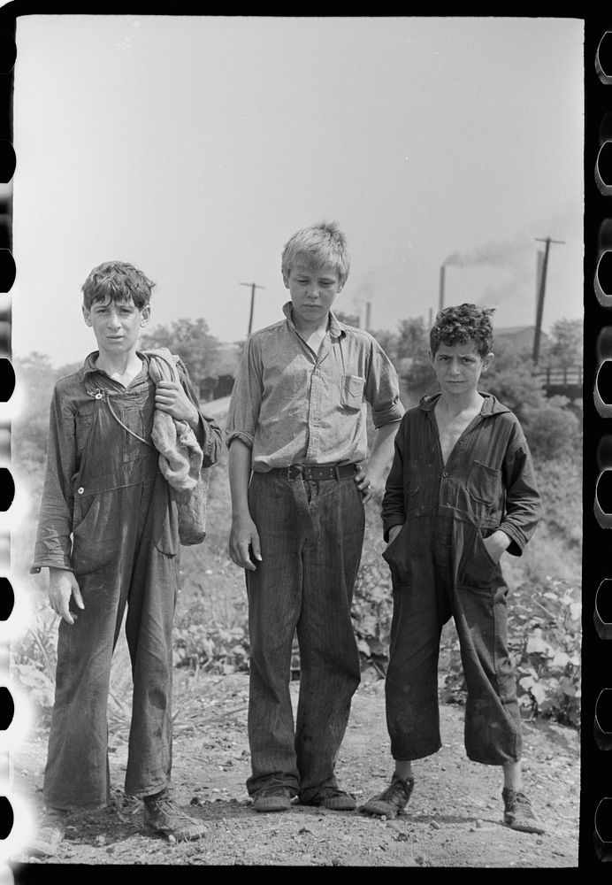 Children at city dump, Ambridge, Pennsylvania. Sourced from the Library of Congress.