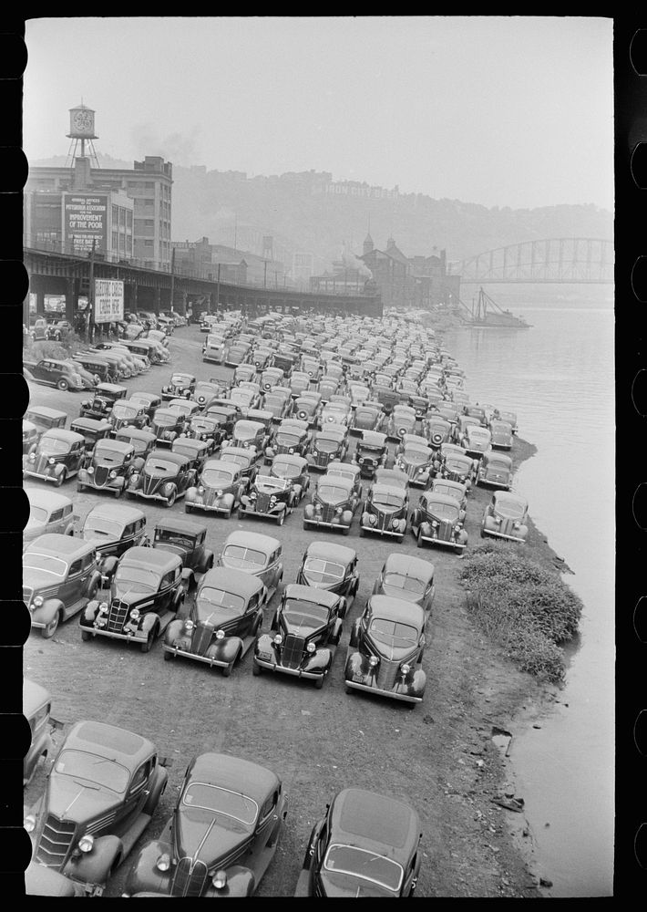 [Untitled photo, possibly related to: Cars parked along Allegheny River, Pittsburgh, Pennsylvania]. Sourced from the Library…