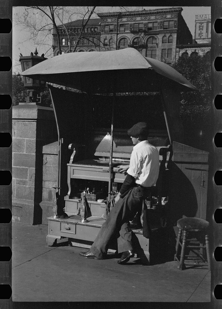 Bootblack, Union Square, New York, New York. Sourced from the Library of Congress.