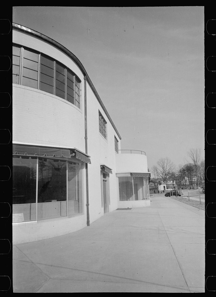 Store buildings, Greenbelt, Maryland. Sourced from the Library of Congress.