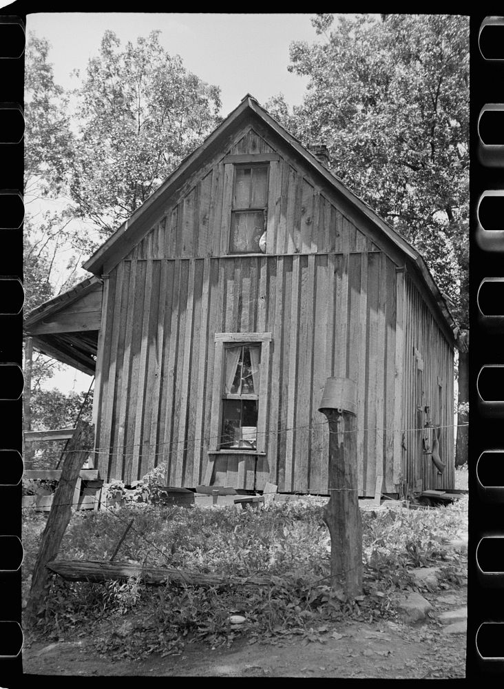 House in which a Wabash Farm homesteader lived, Martin County, Indiana. Sourced from the Library of Congress.