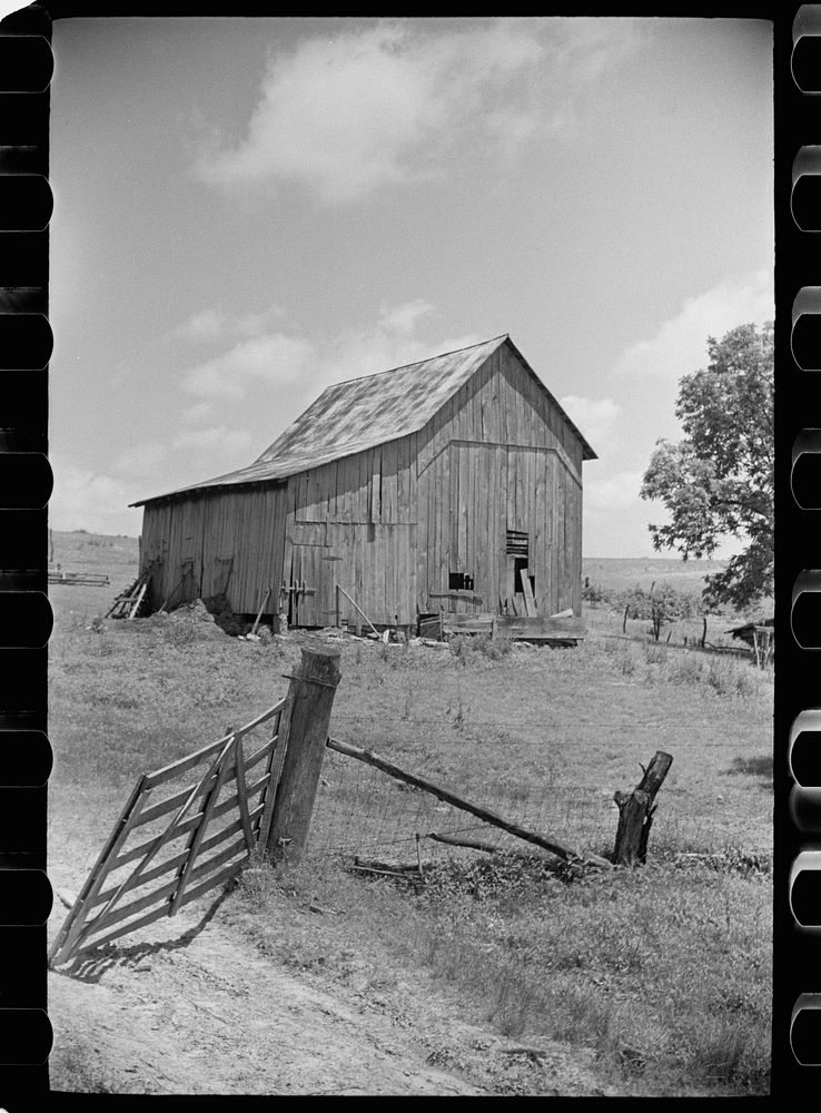 Barn on former farm of Wabash Farm settler, Martin County, Indiana. Sourced from the Library of Congress.