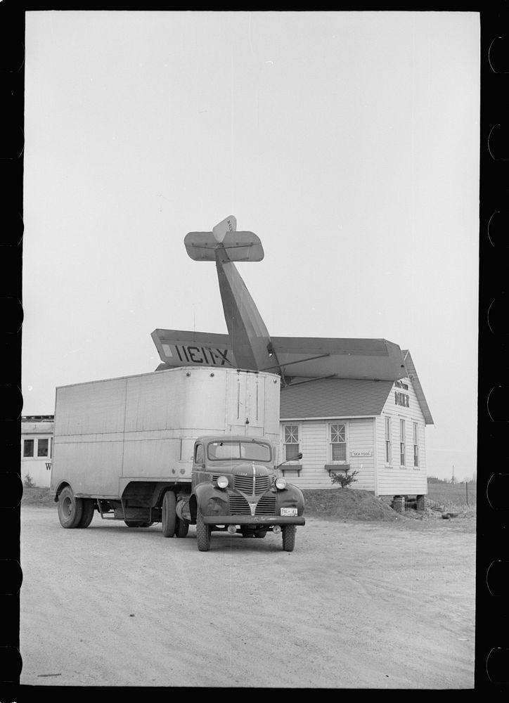 Diner on Route 40, Delaware. Sourced from the Library of Congress.