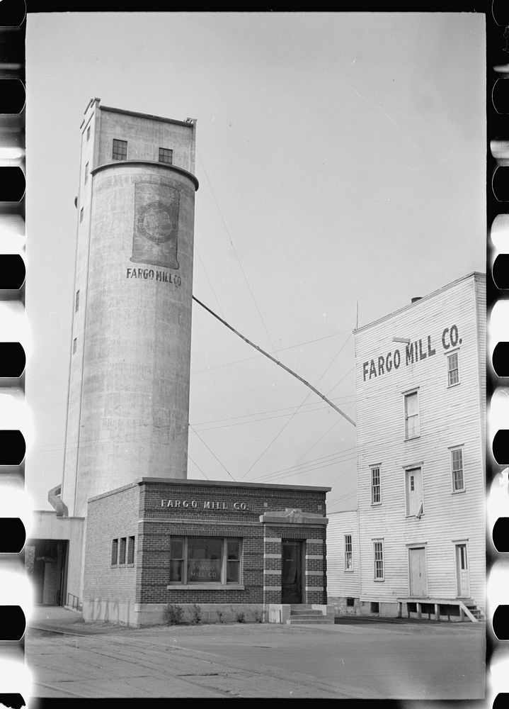 Grain elevator and flour mill, Fargo, North Dakota. Sourced from the Library of Congress.
