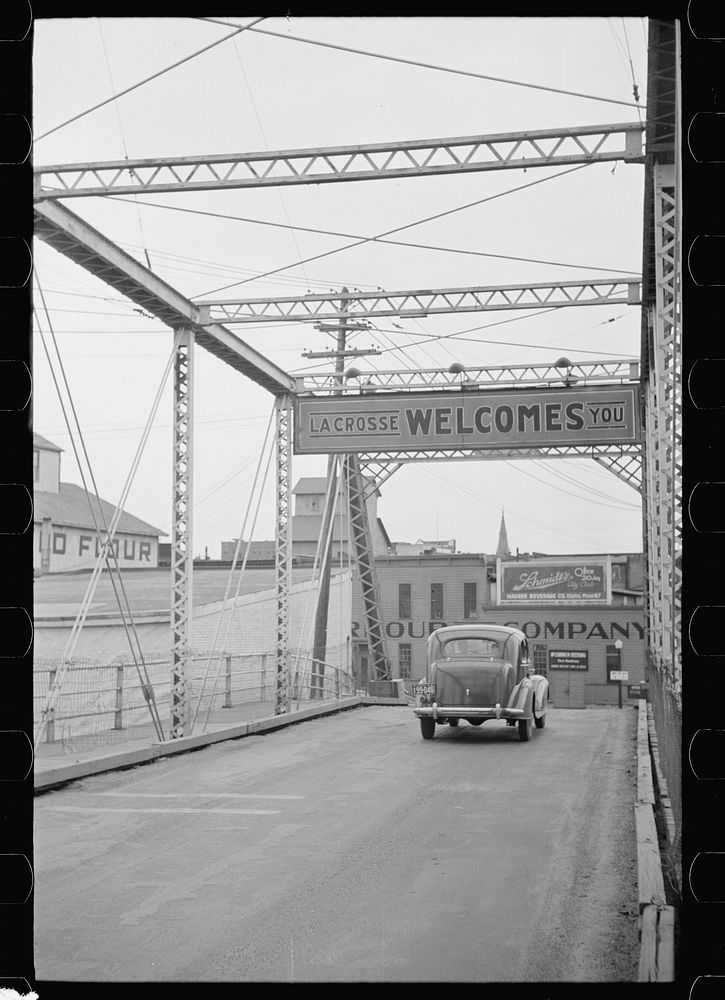 Bridge across Mississippi River, La Crosse, Wisconsin. Sourced from the Library of Congress.