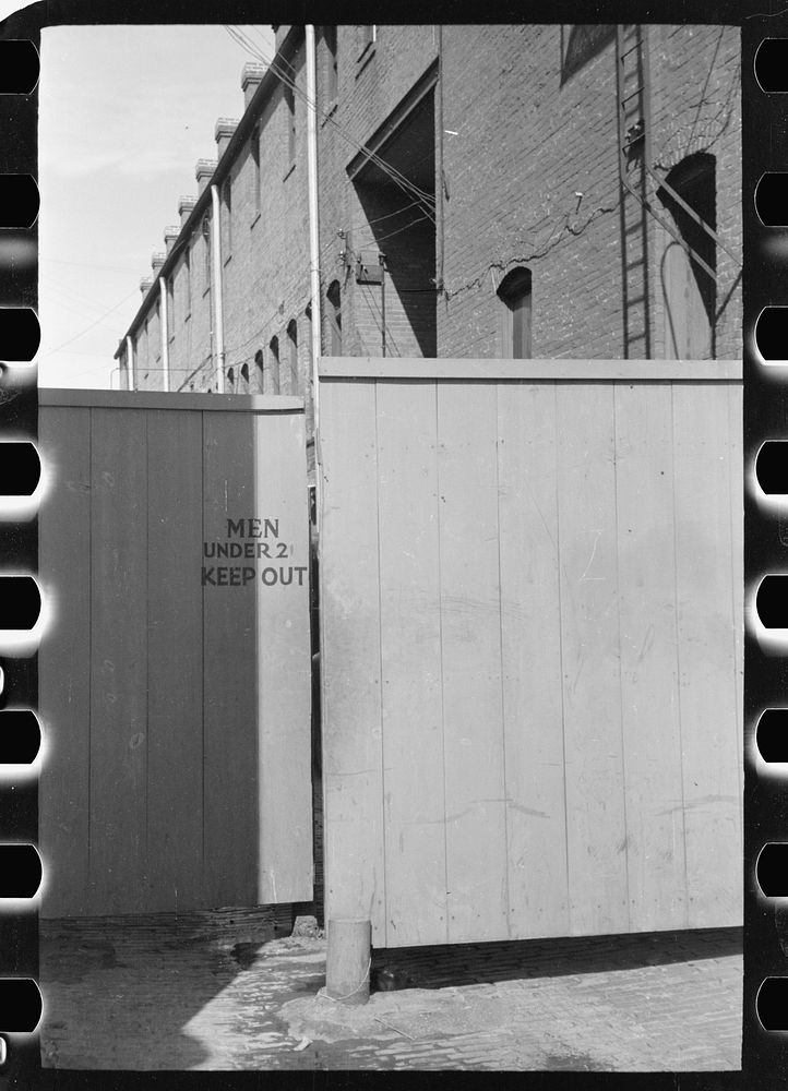Entrance to Venus Alley, Butte, Montana. Sourced from the Library of Congress.