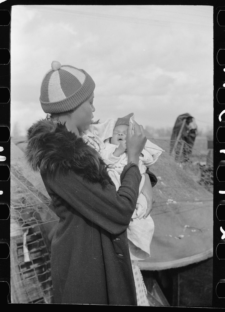 Wife and child of evicted sharecropper, New Madrid County, Missouri. Sourced from the Library of Congress.