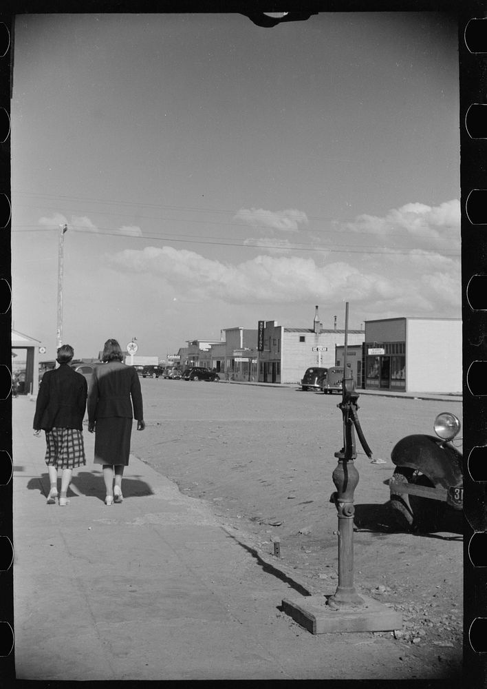 Main street, Fairfield, Montana. Sourced from the Library of Congress.