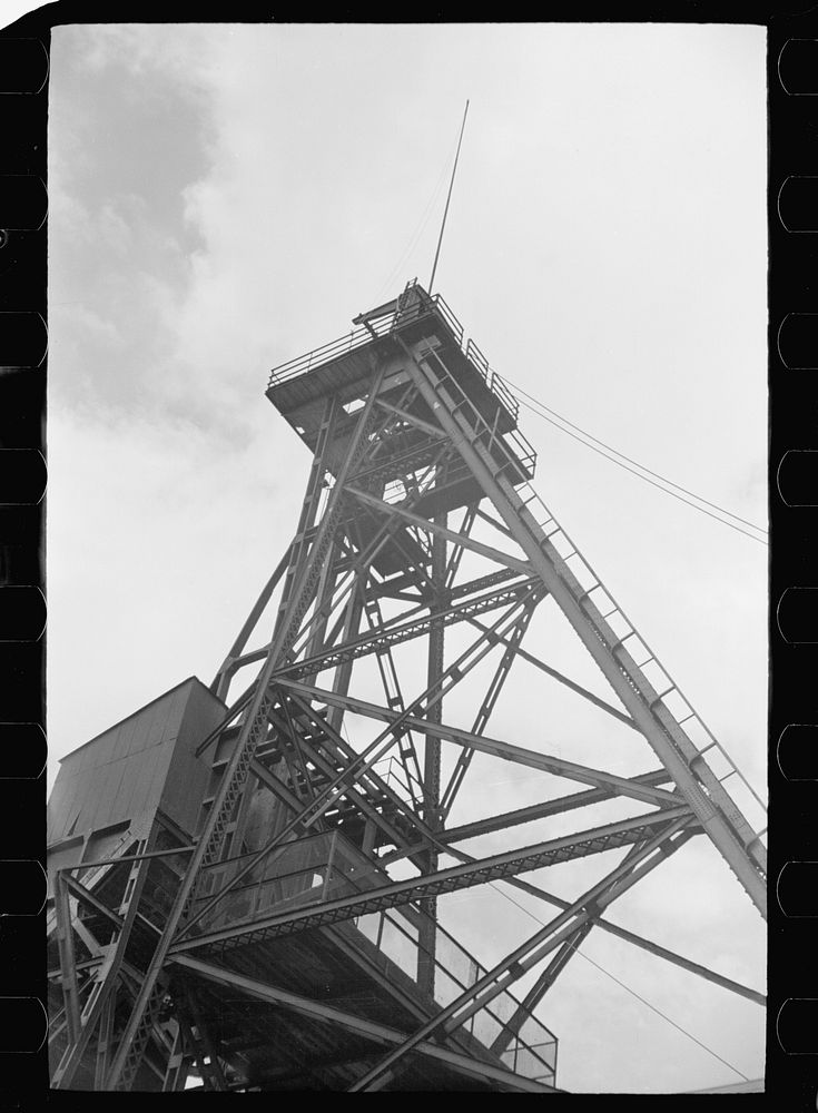 Hoist over copper mine, Butte, Montana. Sourced from the Library of Congress.