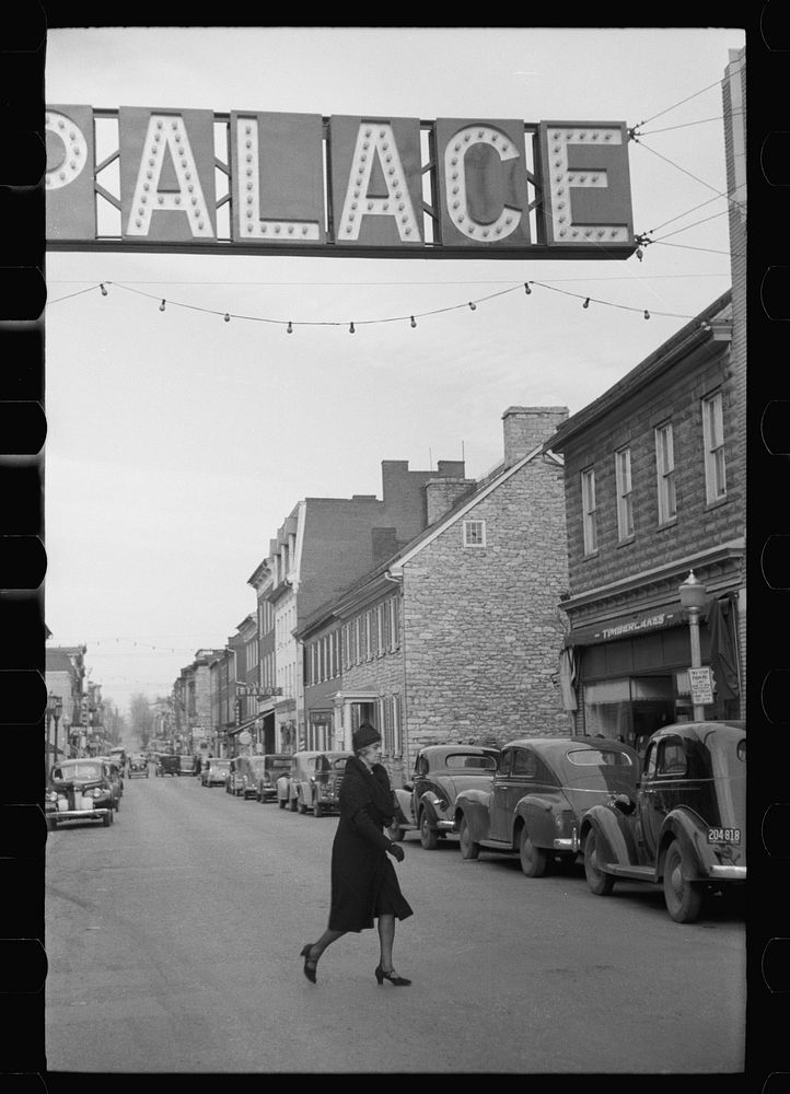 [Untitled photo, possibly related to: Main street, Winchester, Virginia]. Sourced from the Library of Congress.