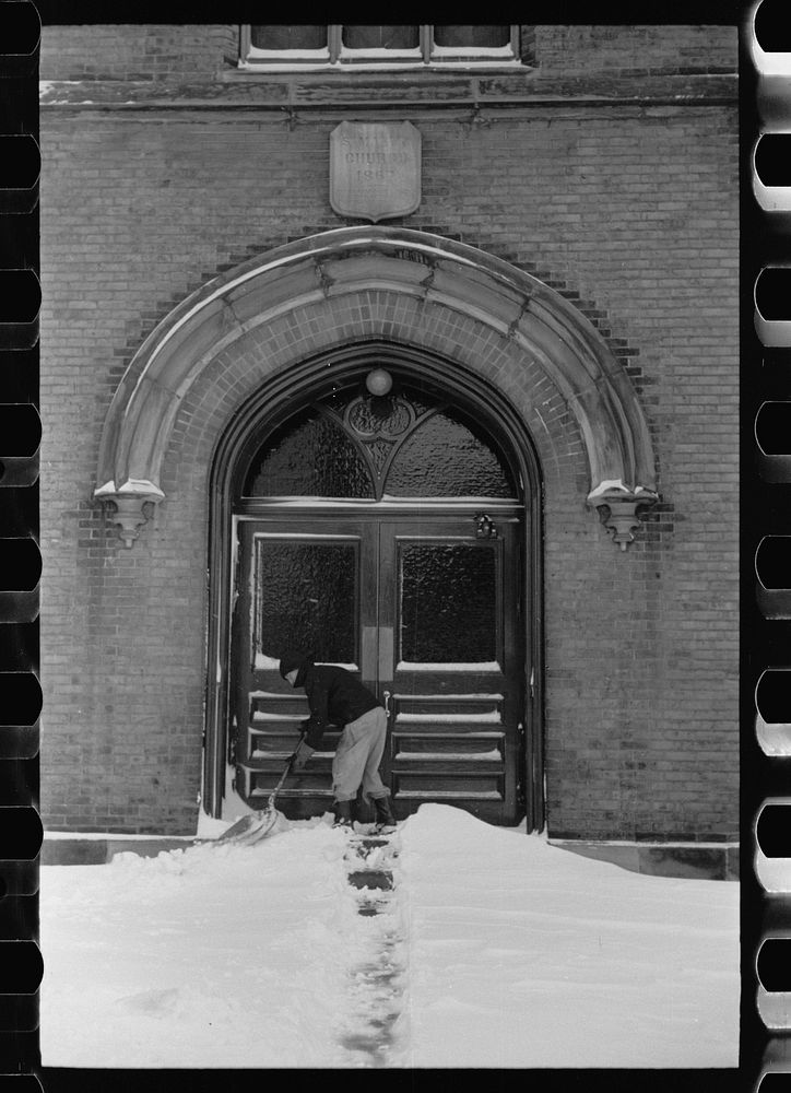 Shoveling snow away from church entrance, Chillicothe, Ohio. Sourced from the Library of Congress.