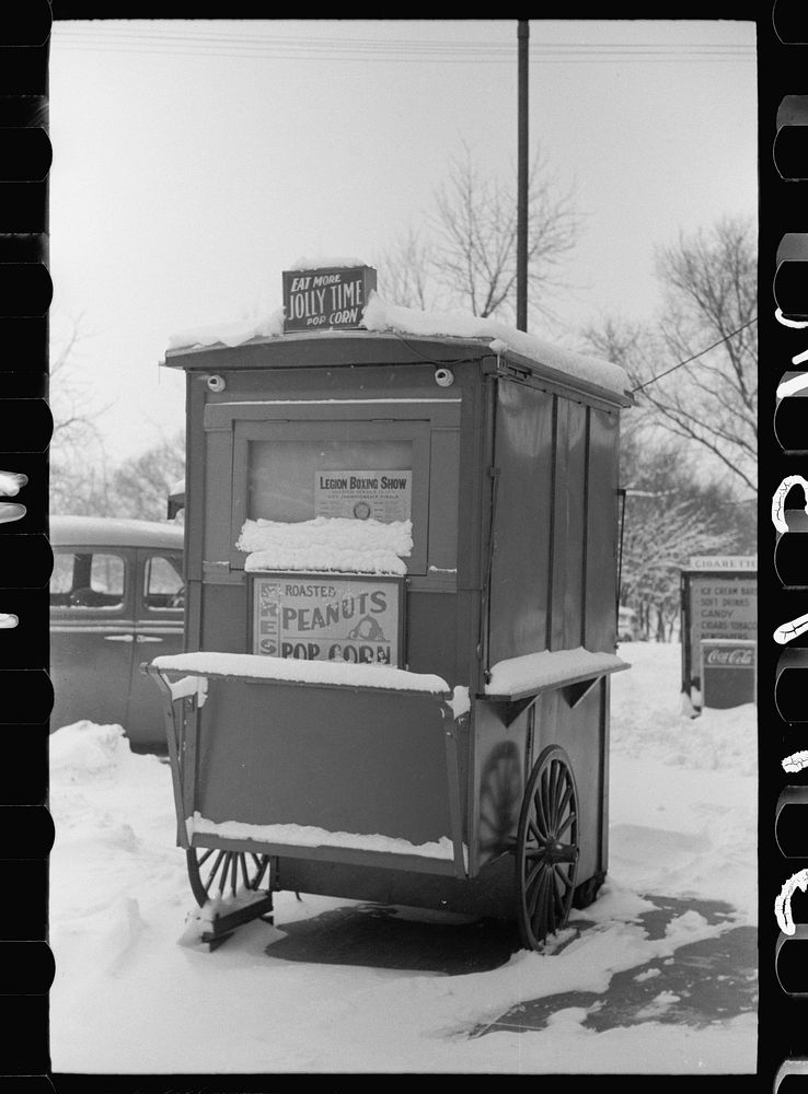Popcorn stand, Chillicothe, Ohio. Sourced from the Library of Congress.