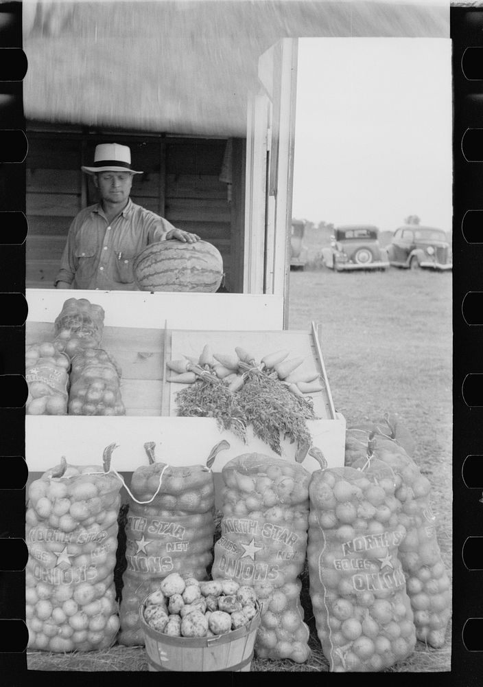 Vegetable stand, Rice County, Minnesota. Sourced from the Library of Congress.