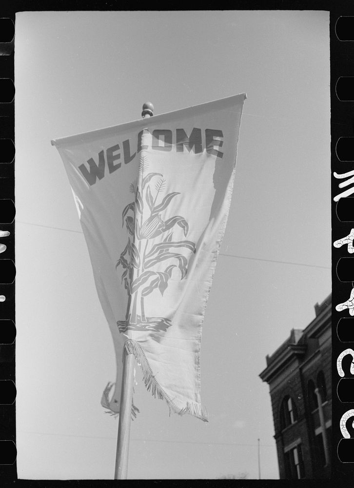 [Untitled photo, possibly related to: Banner, "Welcome Visitors," Marshalltown, Iowa]. Sourced from the Library of Congress.