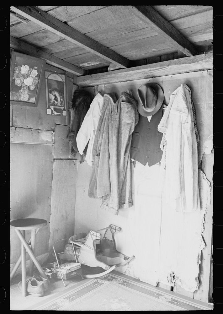 Interior of cabin shown in RA 4015-M4. Sourced from the Library of Congress.