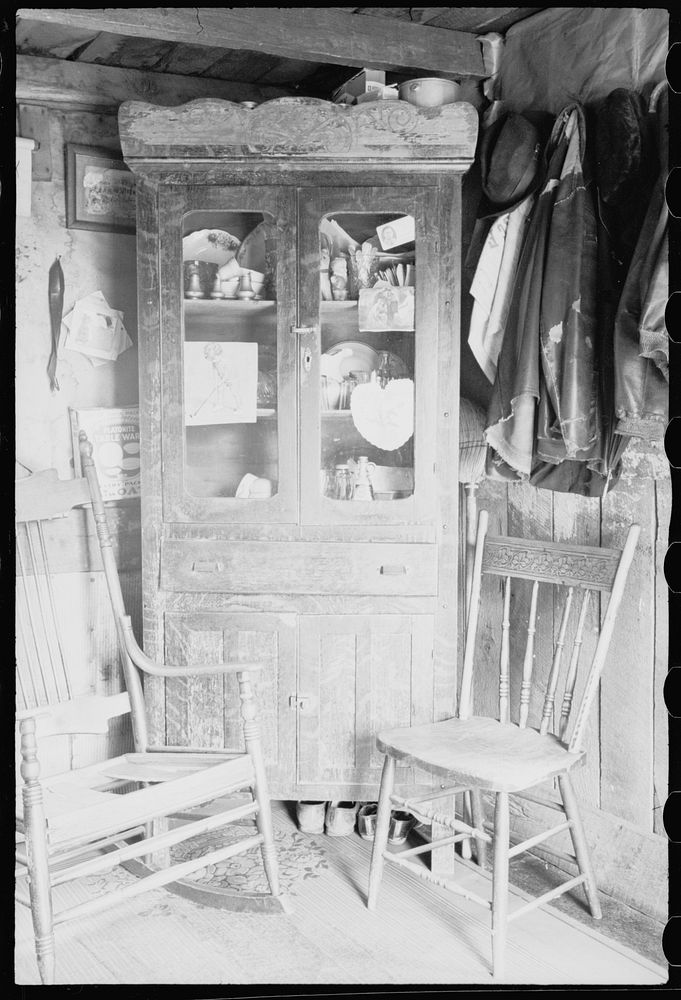 Interior of cabin shown in RA 4015-M4. Sourced from the Library of Congress.