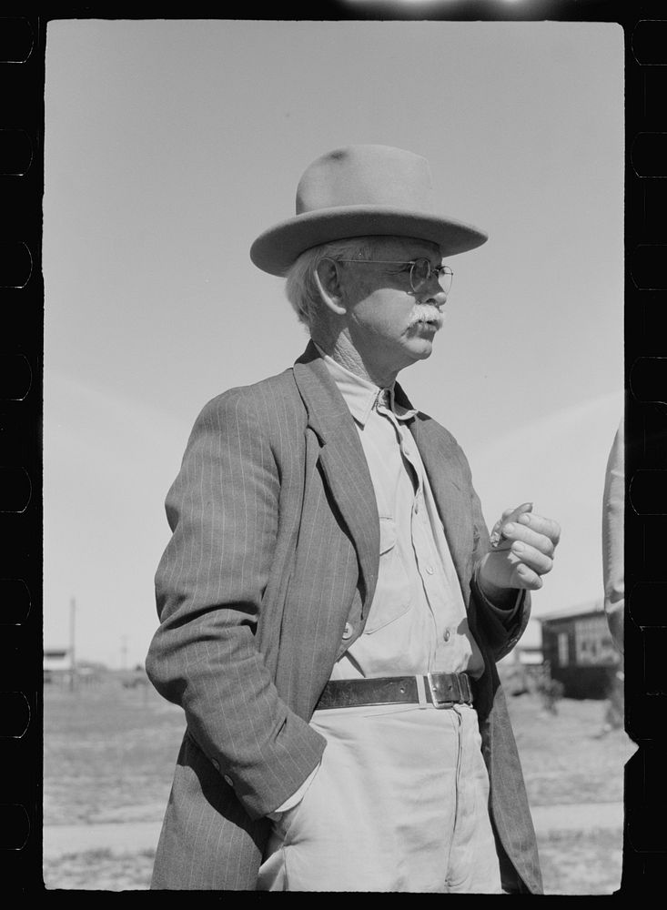Camper, FSA (Farm Security Administration) camp, Sinton, Texas. Sourced from the Library of Congress.