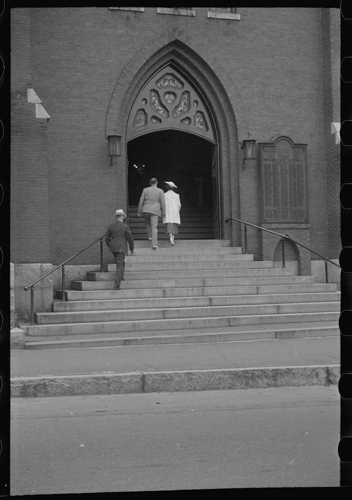[Untitled photo, possibly related to: Going to church, Manchester, New Hampshire]. Sourced from the Library of Congress.