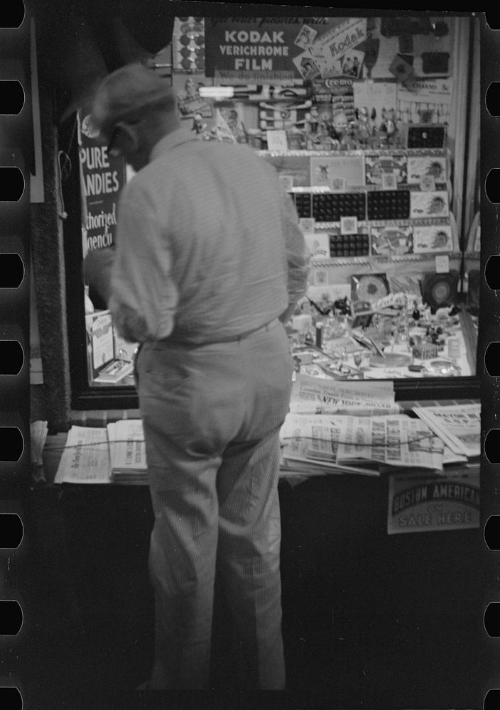 [Untitled photo, possibly related to: Newsstand, Manchester, New Hampshire]. Sourced from the Library of Congress.